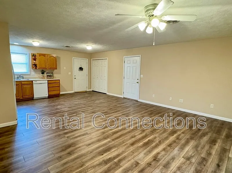 3 bed, 2.0 bath, $1,400 — Photo 2