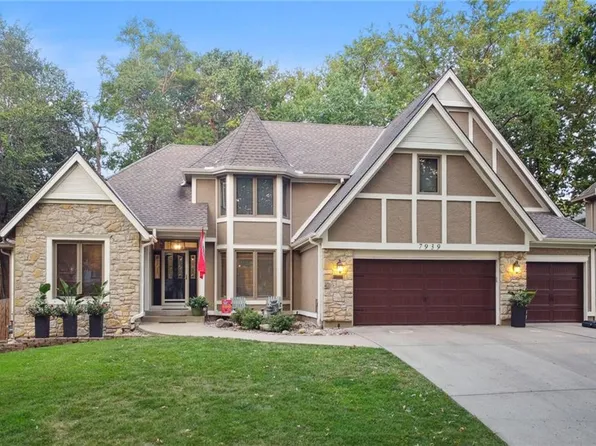 7939 Randall Dr, Lenexa, KS 66215