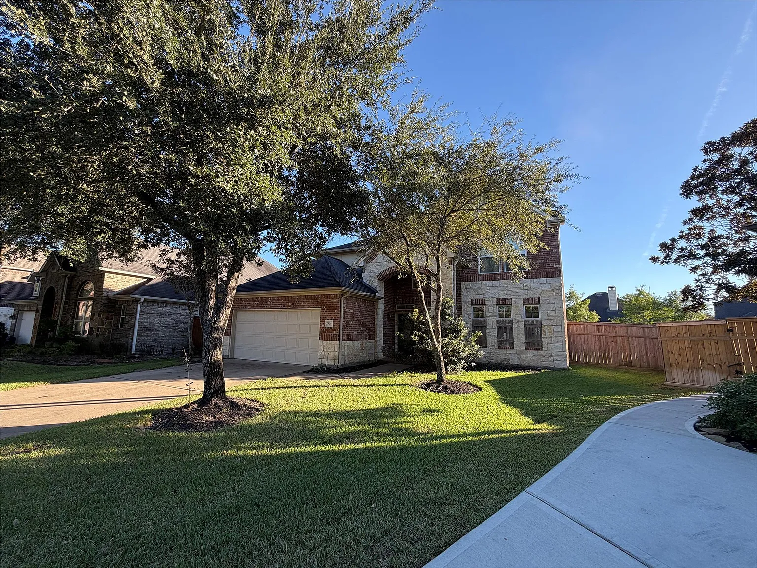 5 bed, 3.5 bath, 2882 sqft, $2,880 — Photo 3