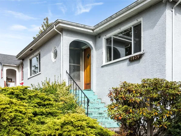 2835 5th St, Victoria, BC V8T 4B3