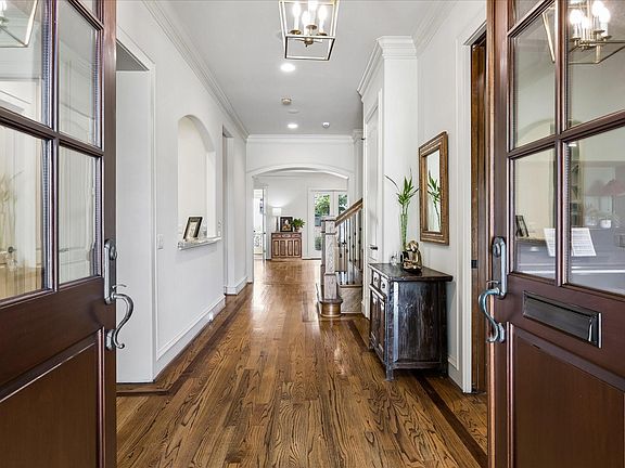 4th image of 4037 Dumbarton St