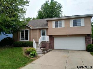 15074 Bedford Ave, Omaha, NE 68116