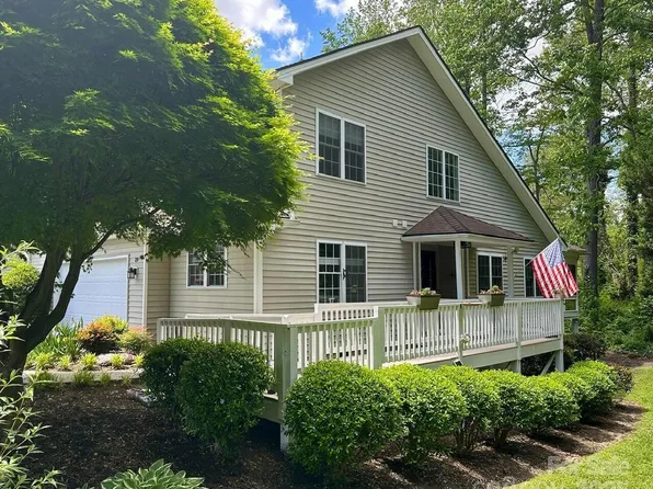 29 Grist Mill Dr, Hendersonville, NC 28739