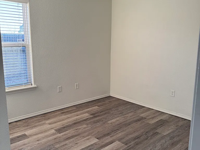 803 SW River Rock St — Photo 7