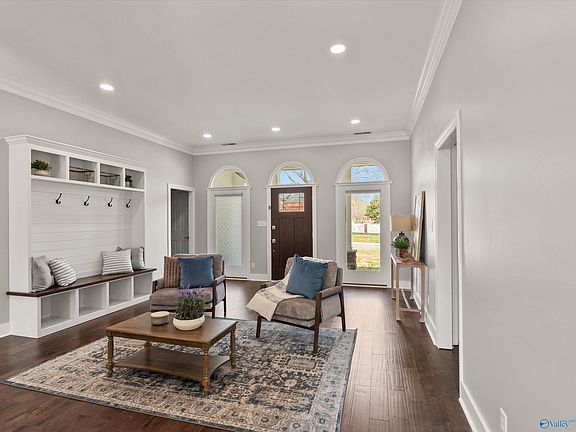 5th image of 202 N Briarwood Rd