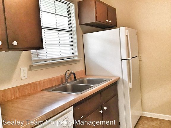 4th image of 1579 Live Oak Dr #A