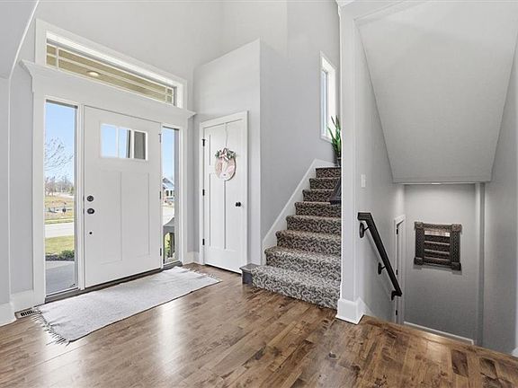3rd image of 1009 SW Drake Cir