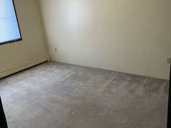 4th image of 614 Knoll Dr APT 8