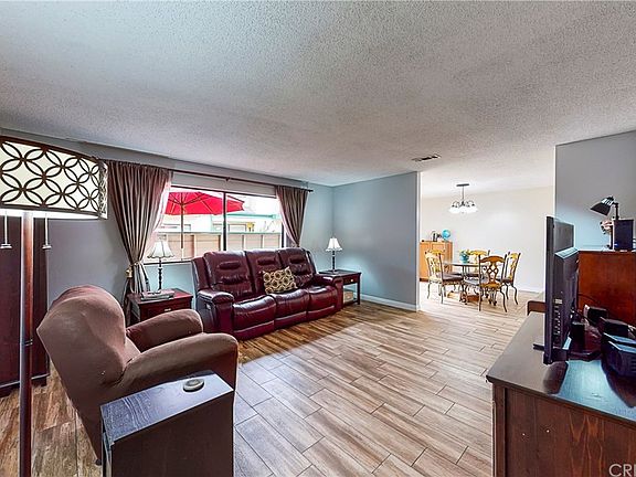 4th image of 23526 Newhall Ave APT 5