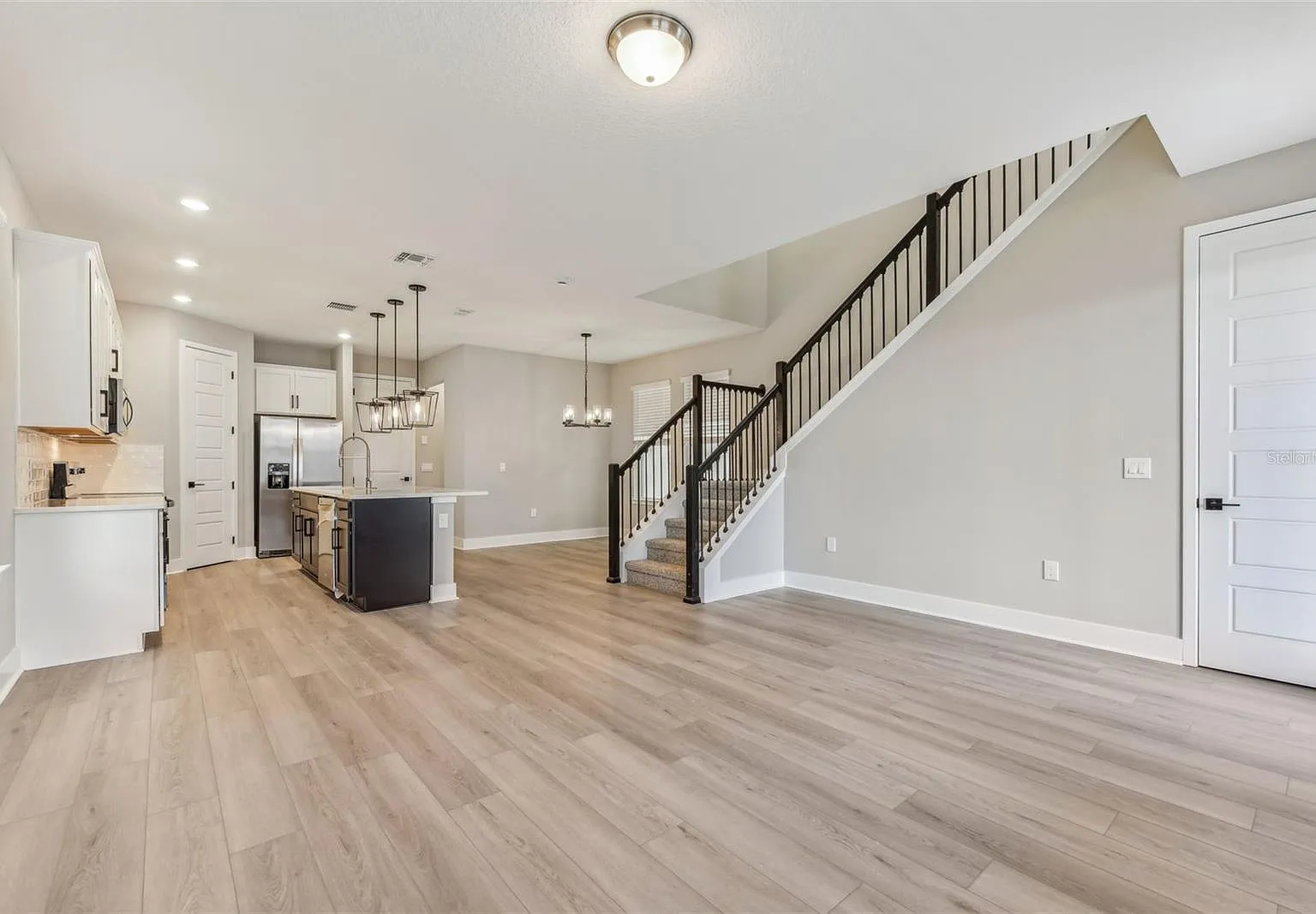 3 bed, 2.5 bath, 2184 sqft, $2,250 — Photo 3