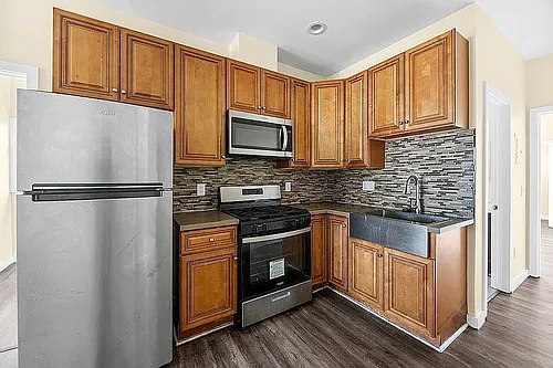 1050 W 57th St Photo 1 1050 W 57th St Photo 1