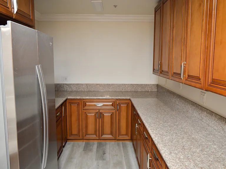 1726 Winona Blvd #104 — Photo 9