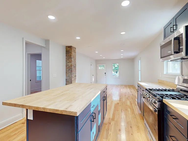 914 W 3rd St #1 — Photo 9