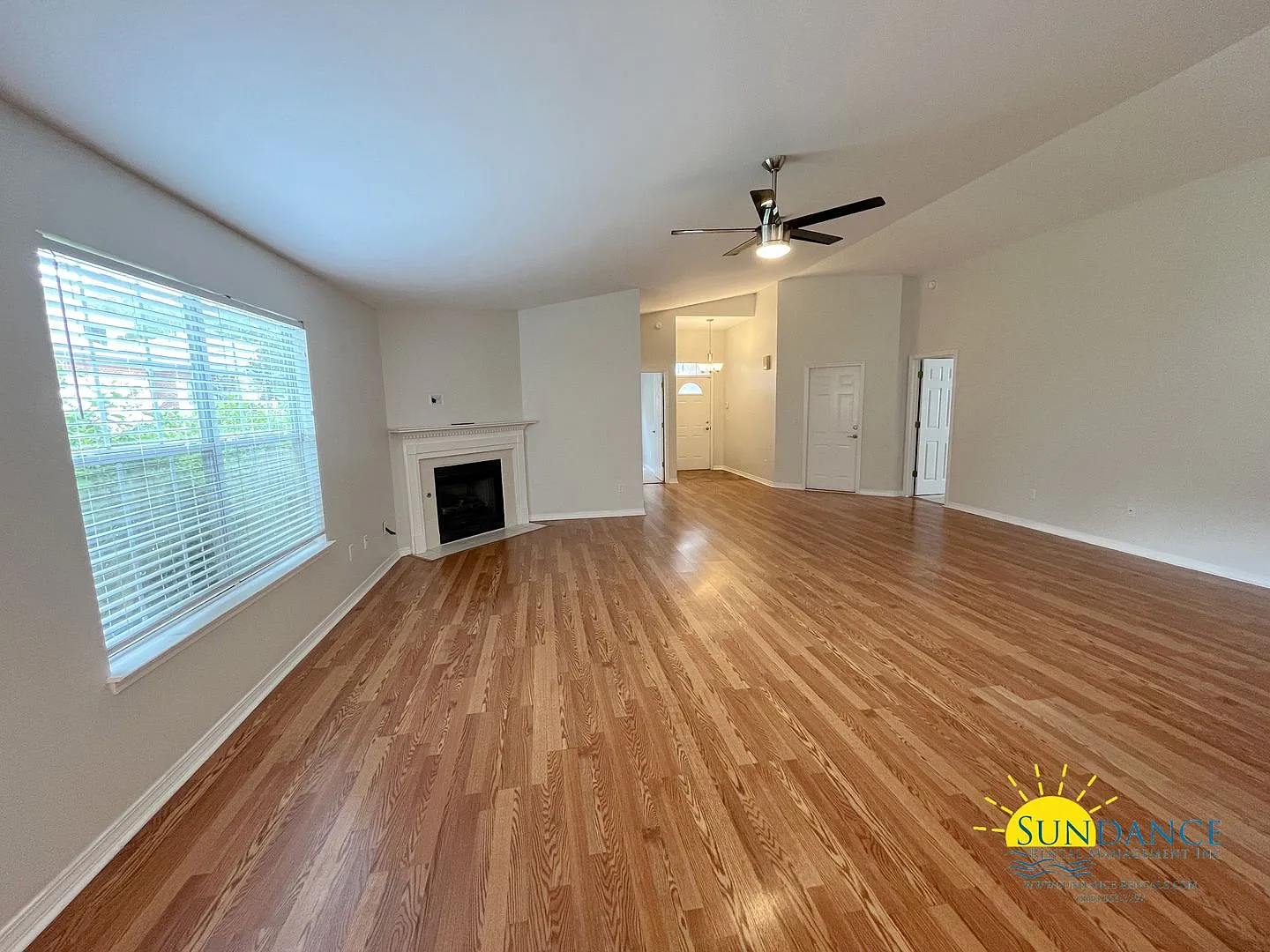 Gorgeous 3 Bedroom Home in Magnolia Plantation — Photo 4