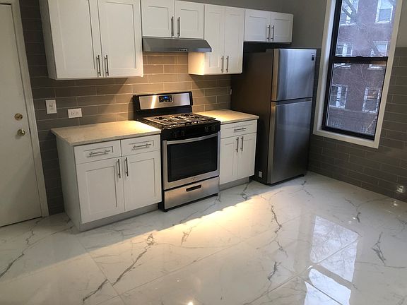 3rd image of 1059 W Wrightwood Ave #2F