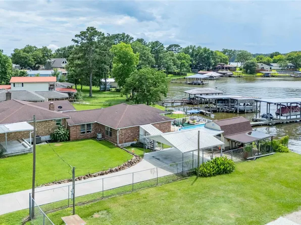 406 Kickapoo Dr, Livingston, TX 77351