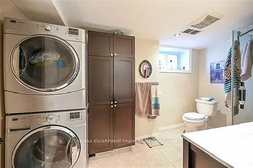 86 Chatham St #LOWER — Photo 24