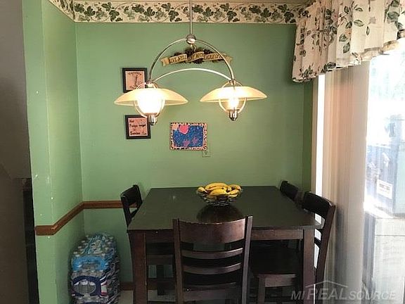 3rd image of 277 Manor Park Dr