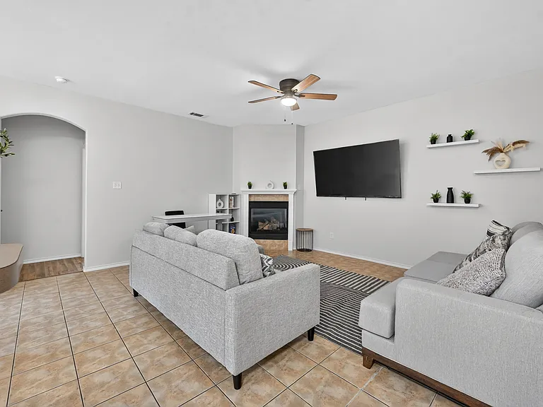 154 Castleridge Dr #B — Photo 6