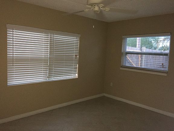 5th image of 1154 Travis Ave