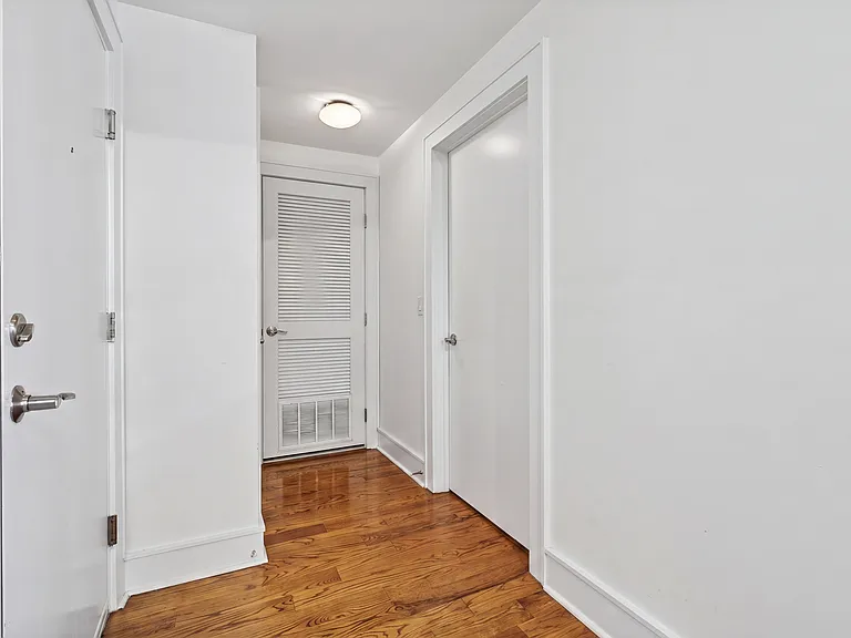 635 6th St #4B — Photo 8