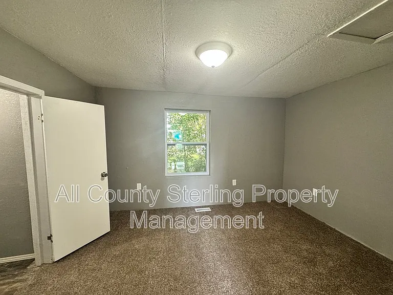 917 NE Aberdeen Ave — Photo 9