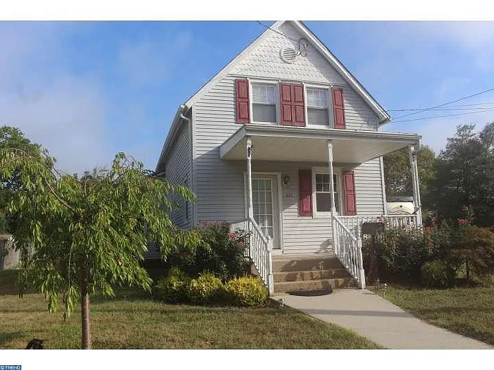 221 W High St photo 1