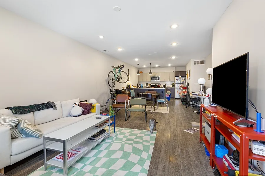2 bed, 1075 sqft, $1,995 — Photo 3