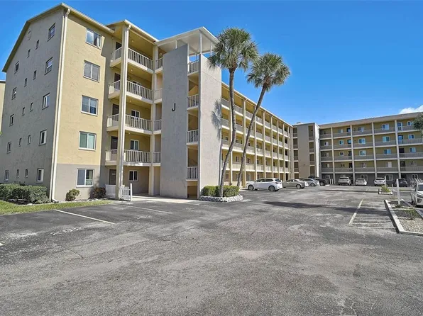 3585 Lake Bayshore Dr #J-301, Bradenton, FL 34205