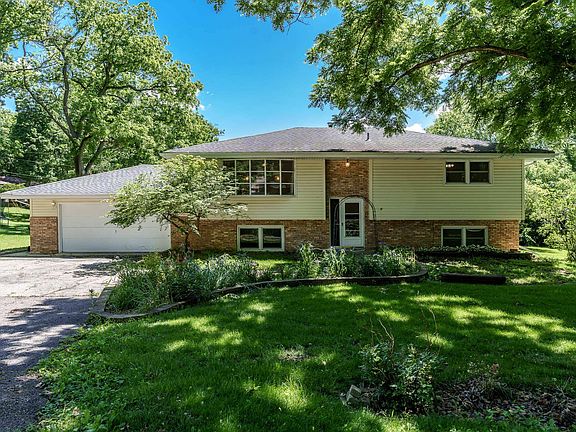 2nd image of 4445 Wildwood Ln
