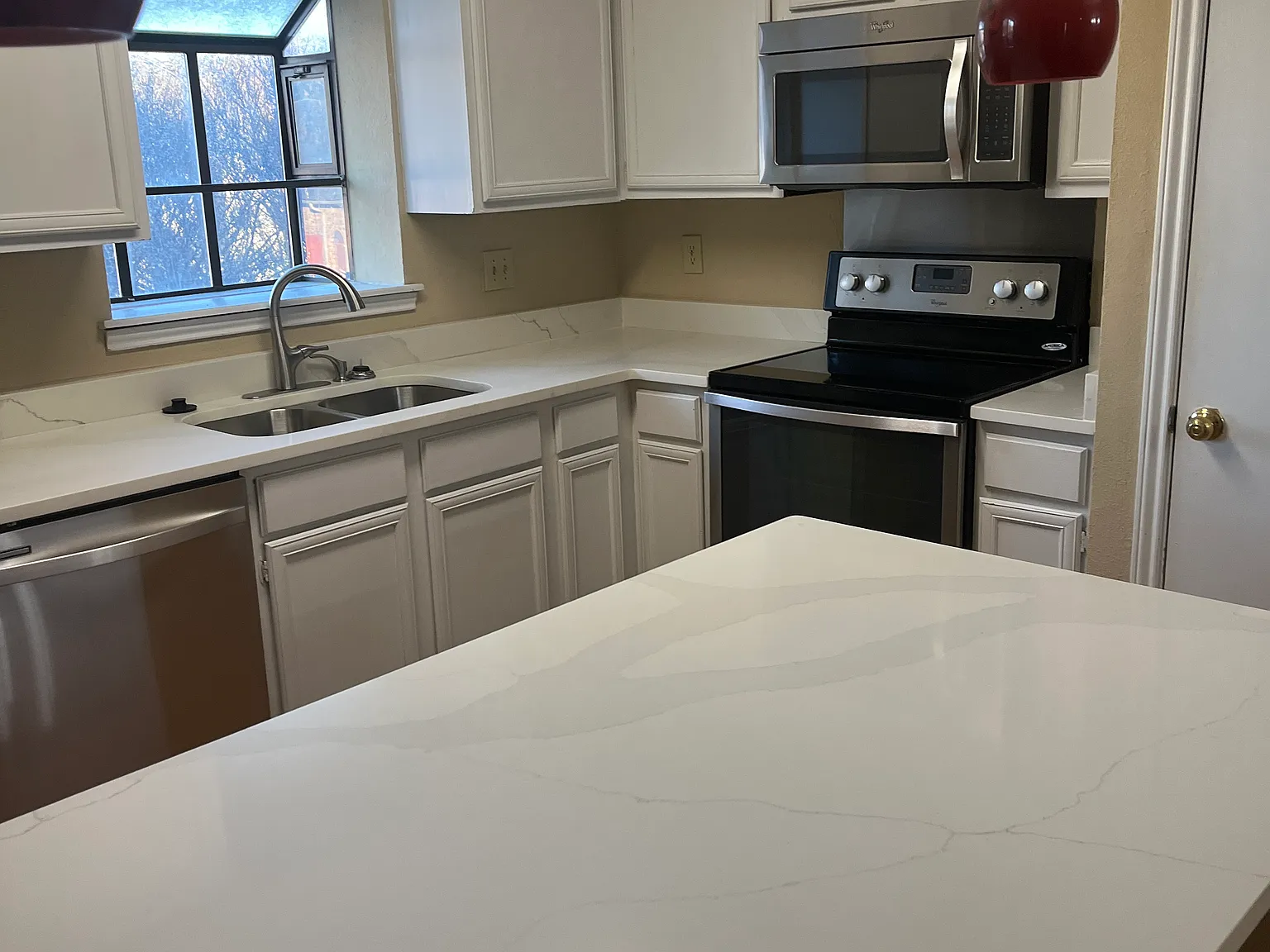 1 bed, 736 sqft, $1,350 — Photo 2