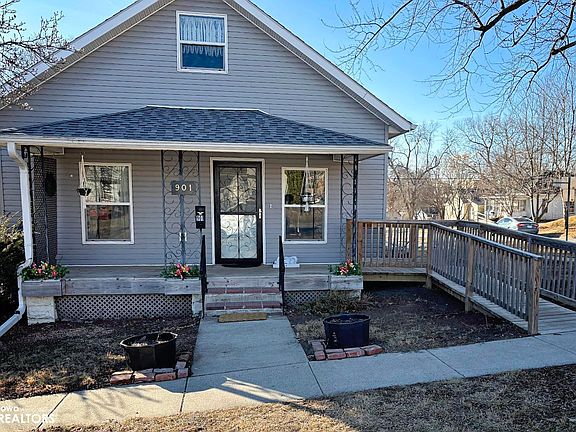 3rd image of 901 Maple St