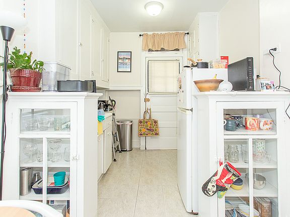 4th image of 3821 N Greenview Ave #W5