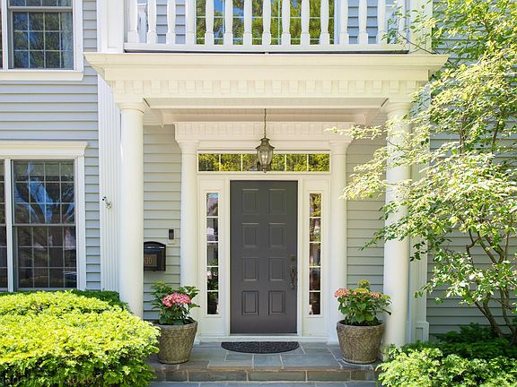 3rd image of 610 Rosewood Ave