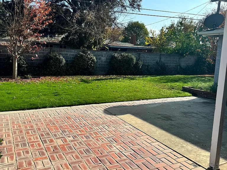 33 Russell Ave — Photo 38