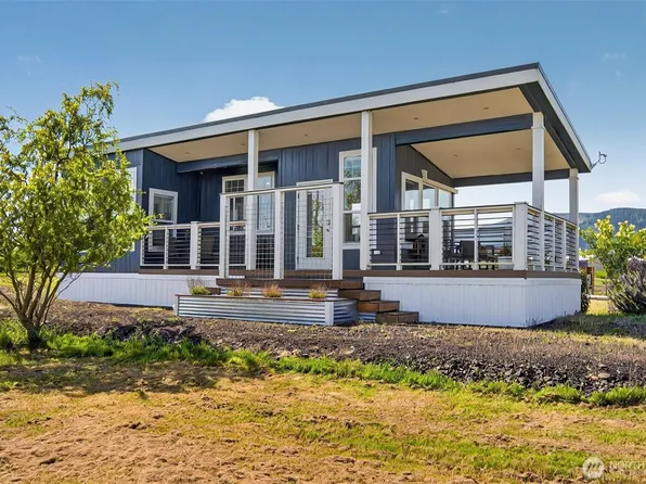 236 N Welcome Slough Road, Cathlamet, WA 98612