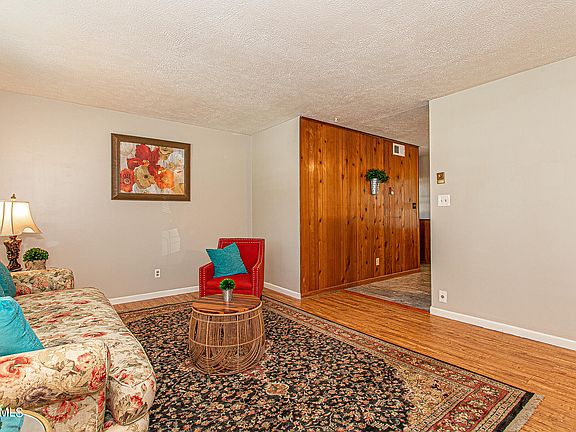 5th image of 3318 Gilbert Ln