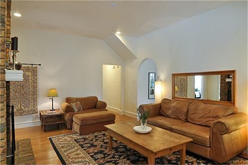 4th image of 6942 Wildgrove Ave