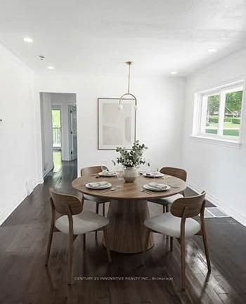 3rd image of 240 Parkview Hill Cres