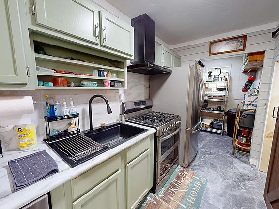 5th image of 240 Vicki St