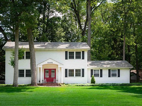 2nd image of 52052 Woodridge Dr