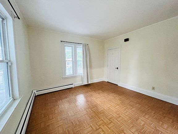 5th image of 15 Pennsylvania Ave #1