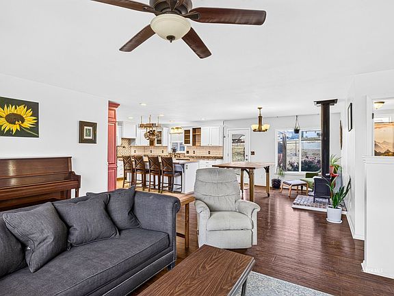 5th image of 876 White Oak Dr