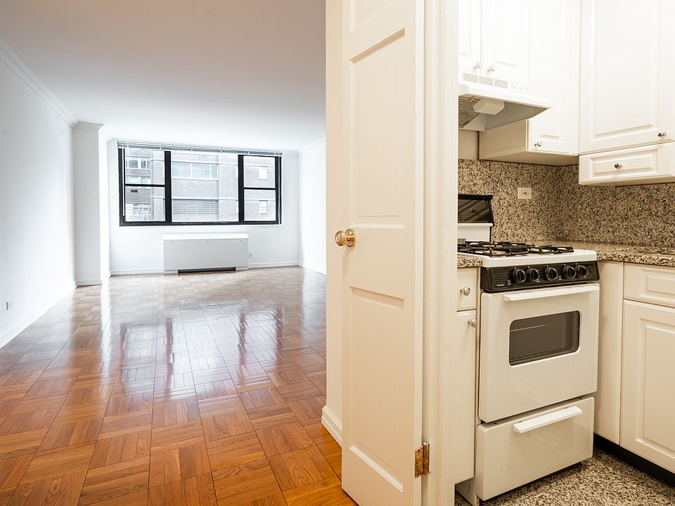 2nd image of 330 W 58th St APT 15M