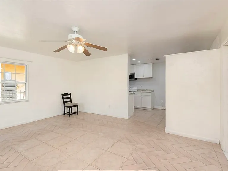 2529 Belmont Ave — Photo 5