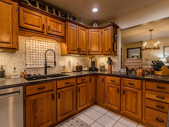 4th image of 405 Holly Grove Dr
