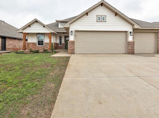 2909 SE 24th St, Moore, OK 73160