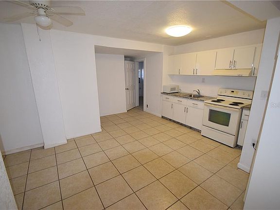 2nd image of 301 Avenue B SE APT 1