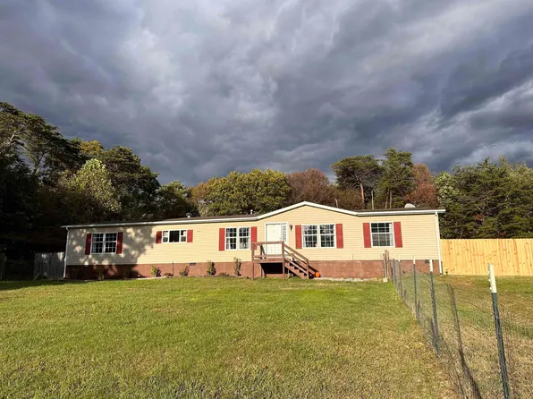 52 Pine Chapel Ln, Greenville, VA 24440