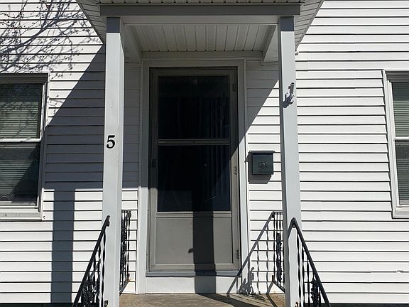 5 Devens Street, side entrance